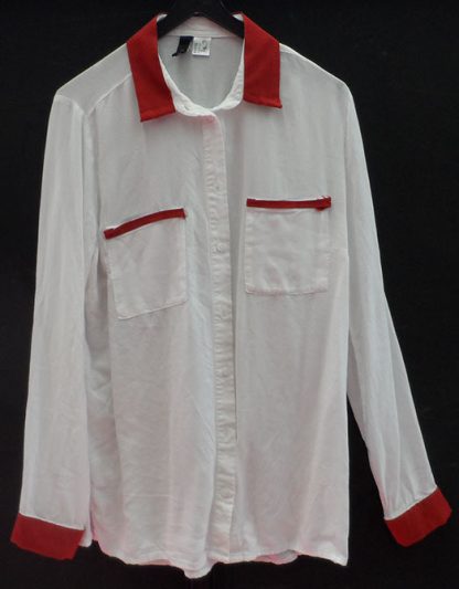 Witte blouse met rood accent